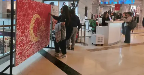 Edirne’de Dev Türk Bayrağı Parmak İzleriyle Oluşturuyorlar