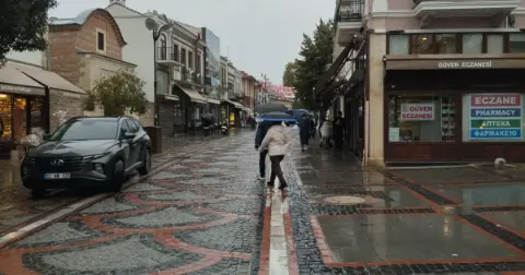 Edirne Yağmurlu Bir Güne Uyandı