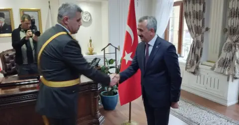 Vali Sezer Makamında Tebrikleri Kabul Etti