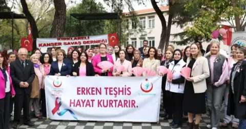 Kırklareli'nde Meme Kanserini Yenen Kadınlar Farkındalık Etkinliği Düzenledi