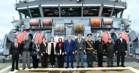 Vali Soytürk, Vatandaşların Ziyaretine Açılan TCG Işın Gemisi'ni Gezdi