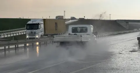 Trakya'da Sağanak Alarmı: İki Şehirde Hayat Olumsuz Etkilendi