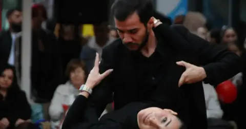 Edirne’de Cumhuriyet Bayramı’na Vals ve Zeybek Gösterisi