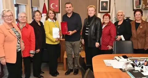 Yardım Sevenler Derneği’nden Başkan Nallar’a Plaket
