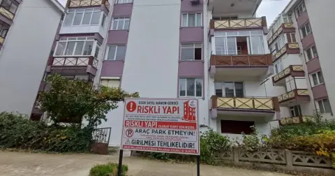 Edirne’de Riskli Yapılara Uyarı Tabelası