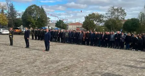 Süloğlu’nda Cumhuriyet Bayramı Çelenk Sunma Töreni Düzenlendi
