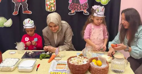 Kaymakam Odabaşı, Minik Öğrencilerle Turşu Kurdu