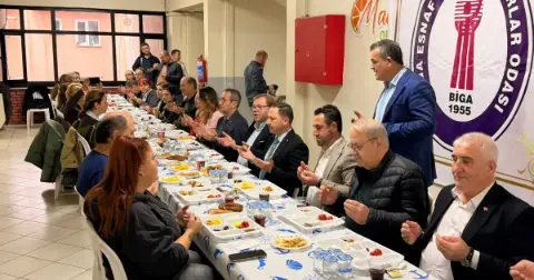 Biga'da Protokol Üyeleri ve Esnaf Kahvaltıda Bir Araya Geldi
