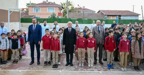 Kırklareli Valisi Uğur Turan’dan Kaynarca İlkokuluna Ziyaret