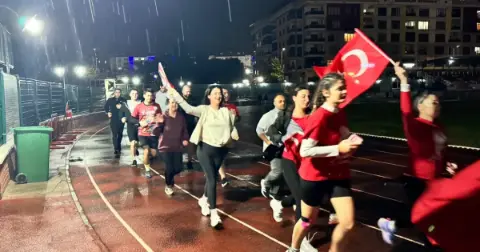 Edirne’de Kırmızı-Beyaz Giysilerle Cumhuriyet Koşusu