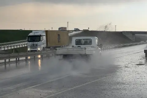 Trakya'da Sağanak Alarmı: İki Şehirde Hayat Olumsuz Etkilendi