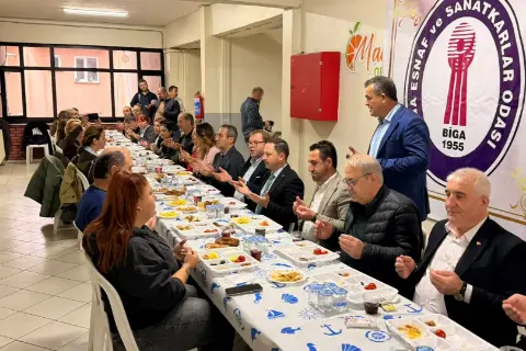 Biga'da Protokol Üyeleri ve Esnaf Kahvaltıda Bir Araya Geldi