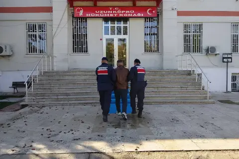 Uzunköprü’de 23 düzensiz göçmen yakalandı, organizatör tutuklandı
