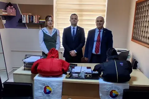 Tekirdağ'da 500 Öğrenciye Mont Yardımı Yapıldı