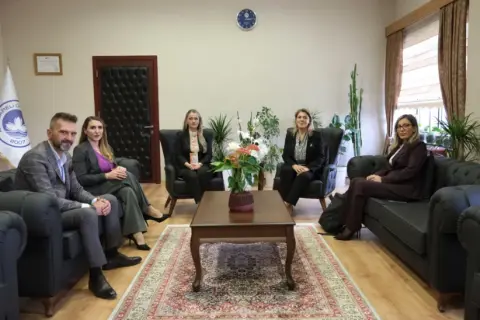 Uluslararası Balkan Üniversitesi Heyeti, KLÜ Rektörü Ak'ı Ziyaret Etti