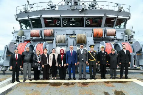 Vali Soytürk, Vatandaşların Ziyaretine Açılan TCG Işın Gemisi'ni Gezdi