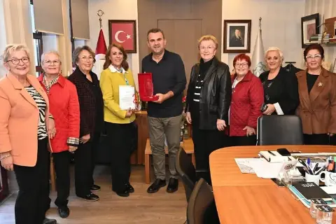 Yardım Sevenler Derneği’nden Başkan Nallar’a Plaket