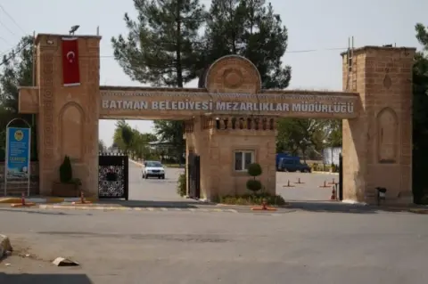 Batman Belediyesi işçileri işlerine geri dönmek istiyor