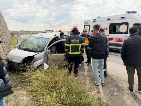 Batman’da Araç Duvara çarptı: 2 Yaralı