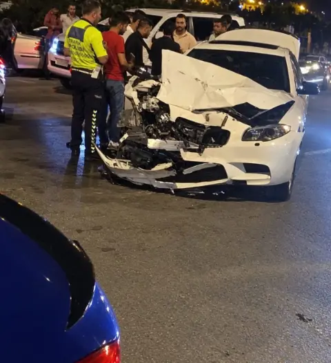 Denizli Güney'de İki Otomobil Çarpıştı: Bir Yaralı