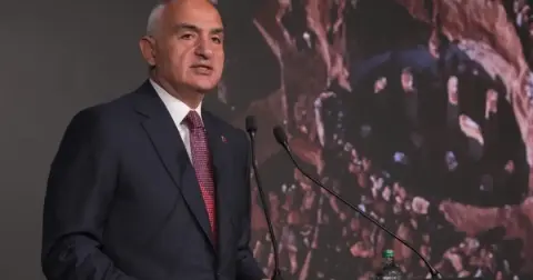 Türkiye Turizminde Rekor Yıl: Gelir 51 Milyar Doları Aştı