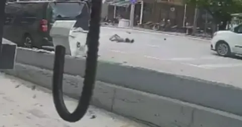 Bursa'da motosiklet yayaya çarptı