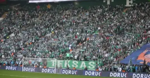 Taraftar yine tribüne koştu