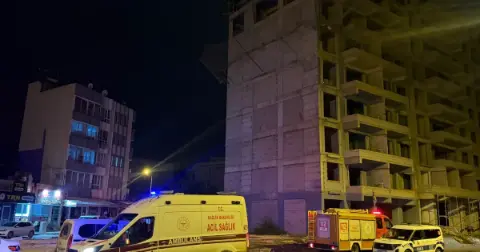 Bir yılda 7 kez üst geçitten atlamak isteyen şahıs, bu defa inşaatın tepesine çıktı