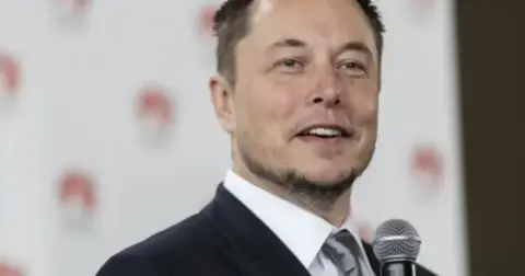Putin: "Elon Musk gerçek bir dahi