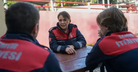 Oğlunu İzmir depreminde kaybetti, şimdi enkazda can kurtarıyor