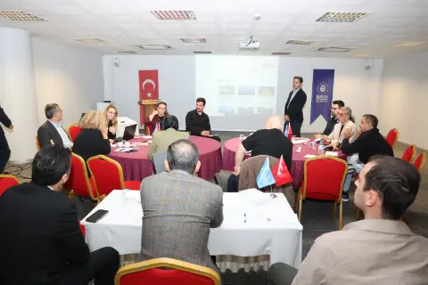 İşçilerin kaldığı konteyner yatakhane alevlere teslim oldu
