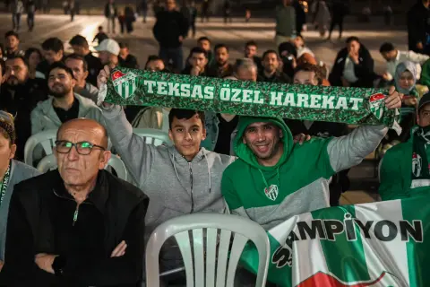 Osmangazi Meydanında Yeşil-Beyaz coşku