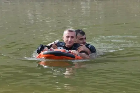 Bursa itfaiyesinden insansız cankurtaran aracı tatbikatı