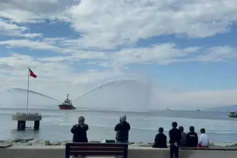 Gemlik’te Cumhuriyet Bayramı coşkusu denize taştı