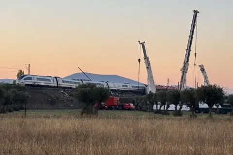 İspanya'daki hızlı tren faciasında can kaybı yükseldi! Yetkililerden kahreden bir çağrı var