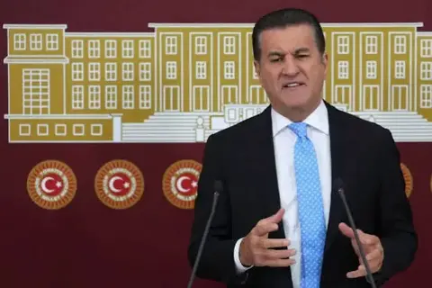 Mustafa Sarıgül hakkındaki soruşturma kapsamında 8 kişi gözaltına alındı