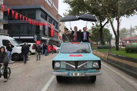 Gürsu’da Cumhuriyetin 103. Yılı Nostaljik Kortejle Kutlandı