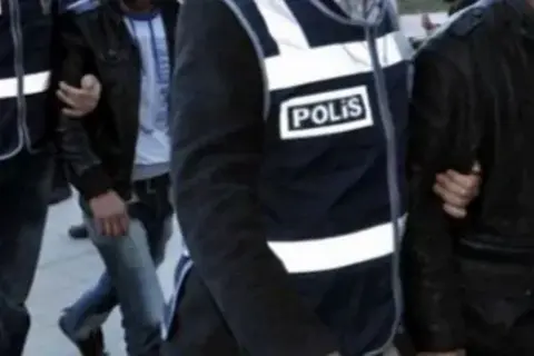 Fetullahçı Terör Örgütü/Paralel Devlet Yapılanmasına (FETÖ/PDY) yönelik İstanbul merkezli 3 ilde gerçekleştirilen operasyonda 10 şüpheli yakalanırken, şüphelilerin evlerinde toplam 12 milyon 852 bin TL değerinde para ve altın ele geçirildi