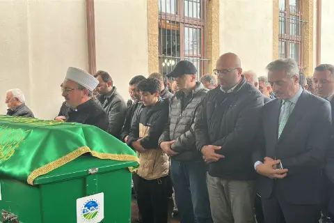 Peribacasından kopan kayaların altında kalan çift toprağa verildi