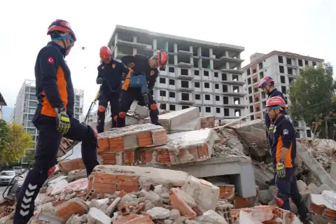 28 saniyelik deprem senaryosu 3 ili harekete geçirdi