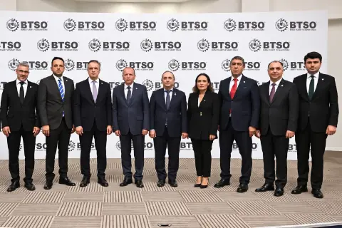 Bursa iş dünyasında Özhan ailesinden çifte başarı! İki önemli kurumda yeni dönem
