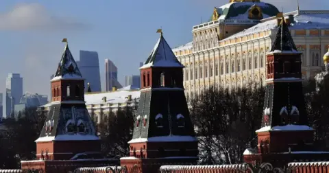 Kremlin: Sırbistan'da yeni yönetimin Rusya ile yapıcı ilişkiler kurmayı hedefleyeceğini umuyoruz