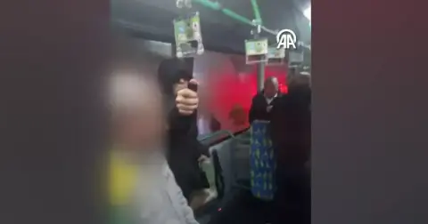 Kadıköy'de Otobüste Biber Gazlı Saldırı: Yolcular Dehşeti Yaşadı
