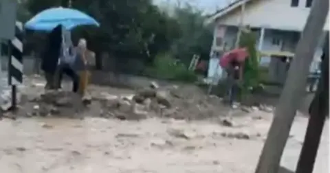 Bursa Karacabey'de dere taştı! Ekipler bölgede çalışma başlattı