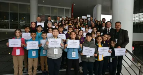 Bursa'da 72 öğrenci geleceğin dünyası için bir araya geldi! 6 kritik konu masaya yatırıldı