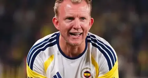 Dirk Kuyt'tan Fenerbahçeli oyunculara mesaj: "İşinize bakın!