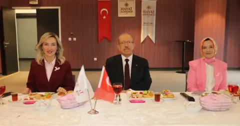 Bursa'da meme kanserine karşı önemli buluşma! Uzman doktordan erken teşhis uyarısı