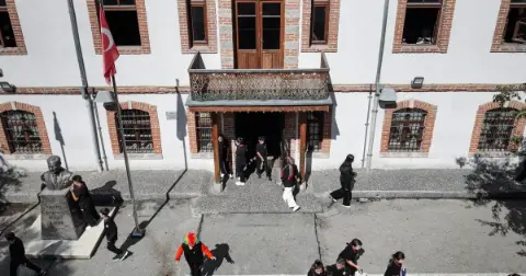 Bursa'da 558 yıldır eğitim veren tarihi okul! Fatih Sultan Mehmet döneminde kuruldu