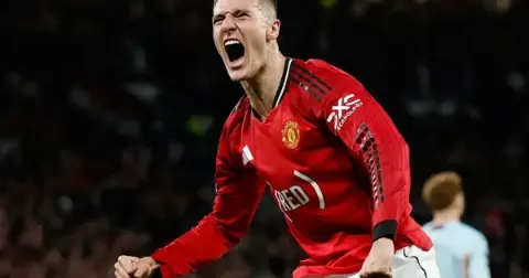 Manchester United'dan Benjamin Sesko şoku! Sakatlığıyla ilgili kötü haber geldi