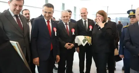 Bursa'da Cumhuriyet'in 103. yılına özel sergi açıldı! 20 eser sanatseverlerle buluştu